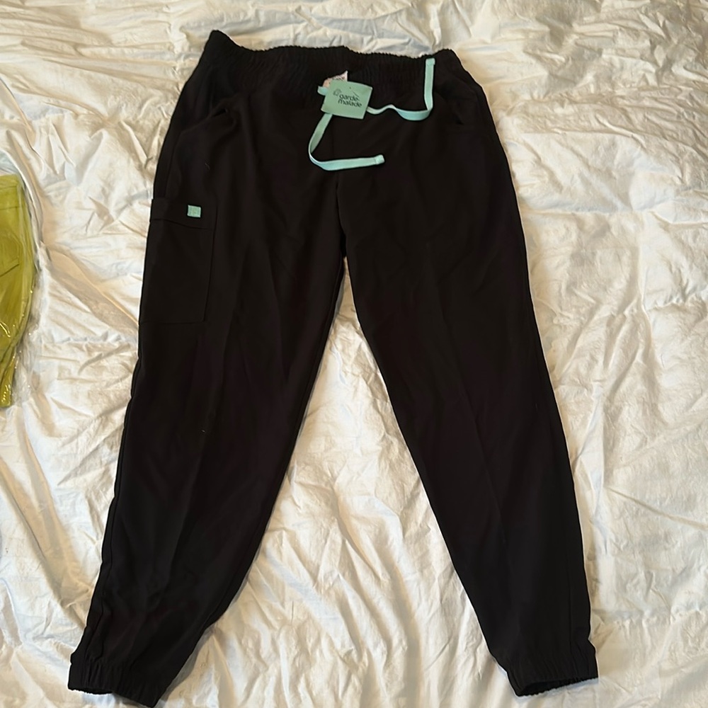 NWT Garde Malade Rosie scrub pants- black